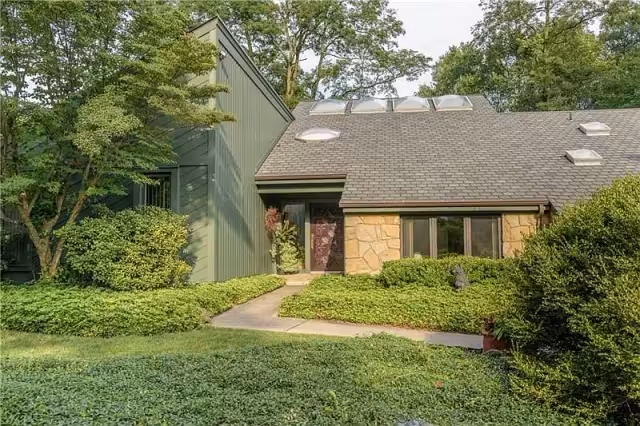 2498 Foxbriar Court, Wexford, PA 15090