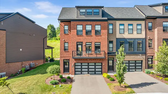 423 Magnolia Dr, Venetia, PA 15367